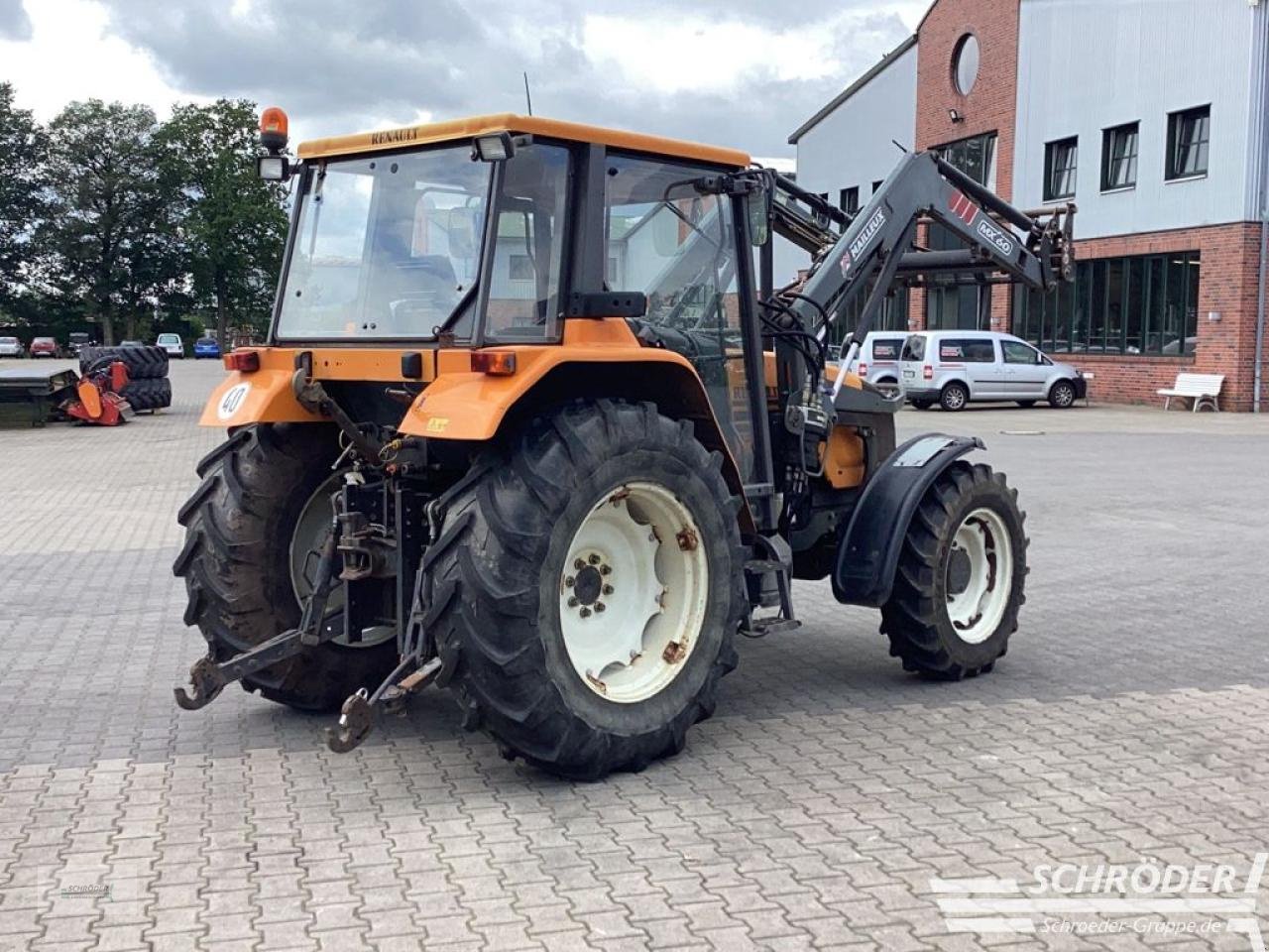 Traktor van het type Renault CERES 325 X, Gebrauchtmaschine in Lastrup (Foto 4)