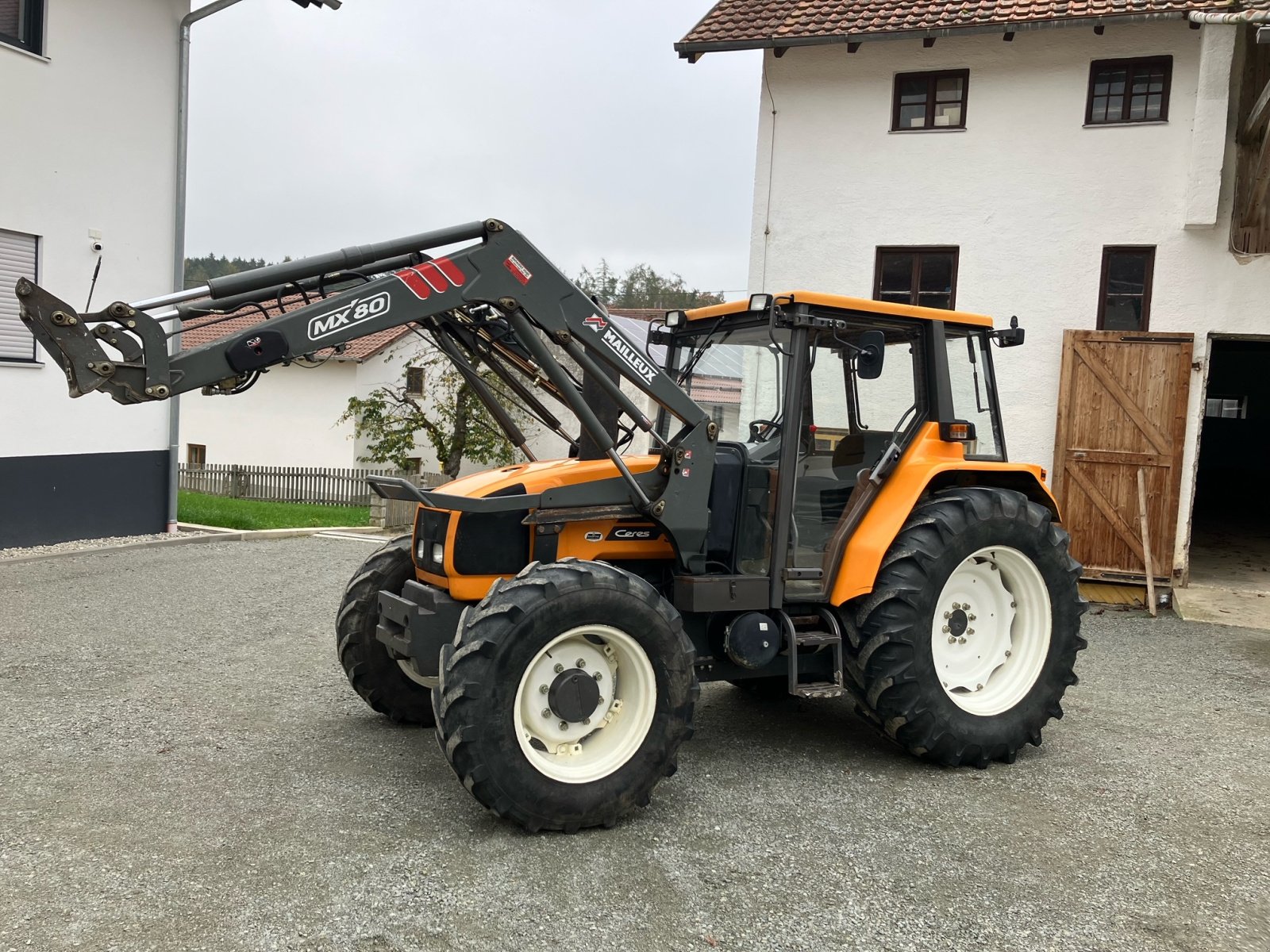 Traktor typu Renault Ceres 330, Gebrauchtmaschine v Bodenkirchen (Obrázek 2)