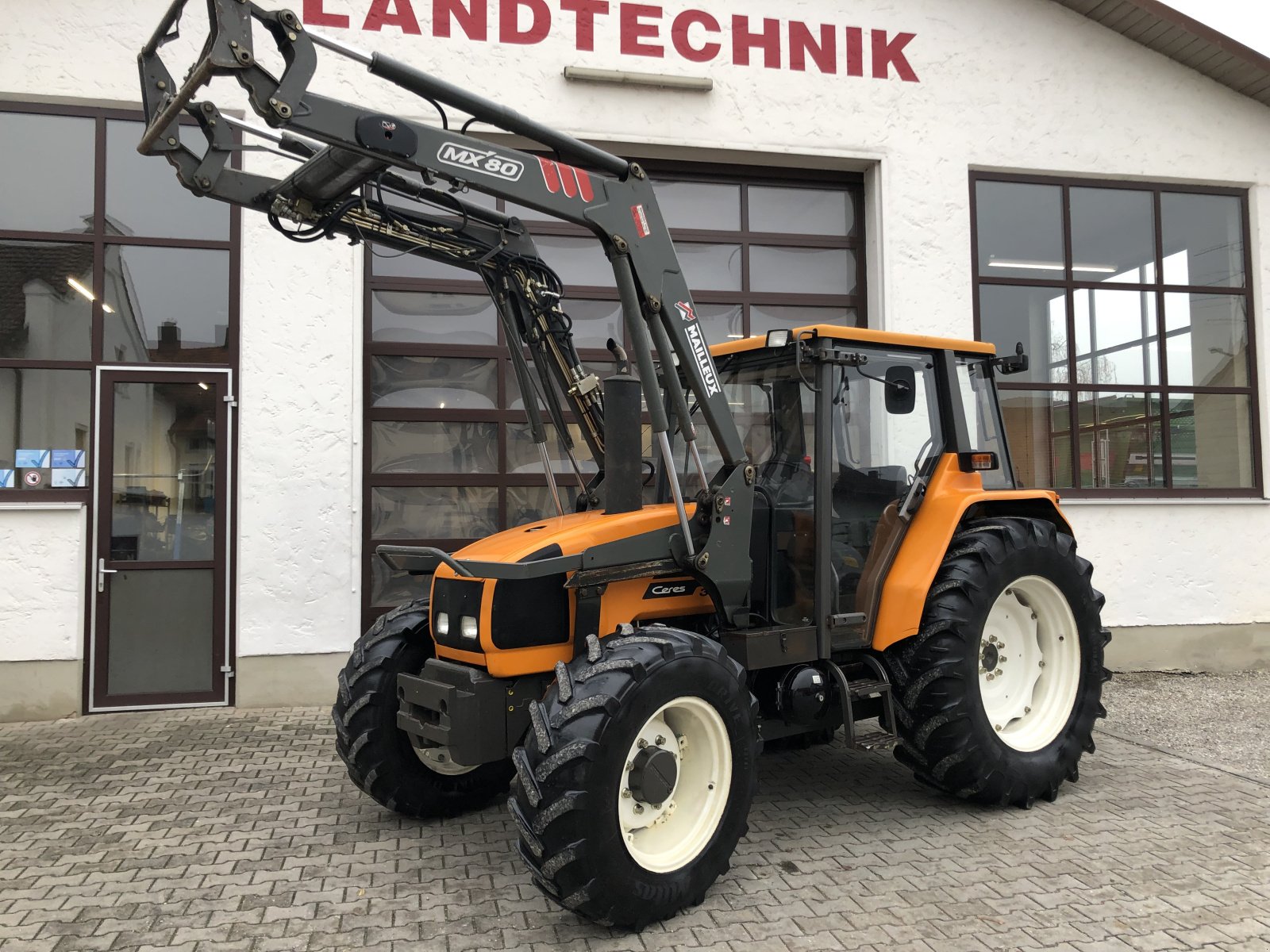 Traktor van het type Renault Ceres 330, Gebrauchtmaschine in Bodenkirchen (Foto 1)