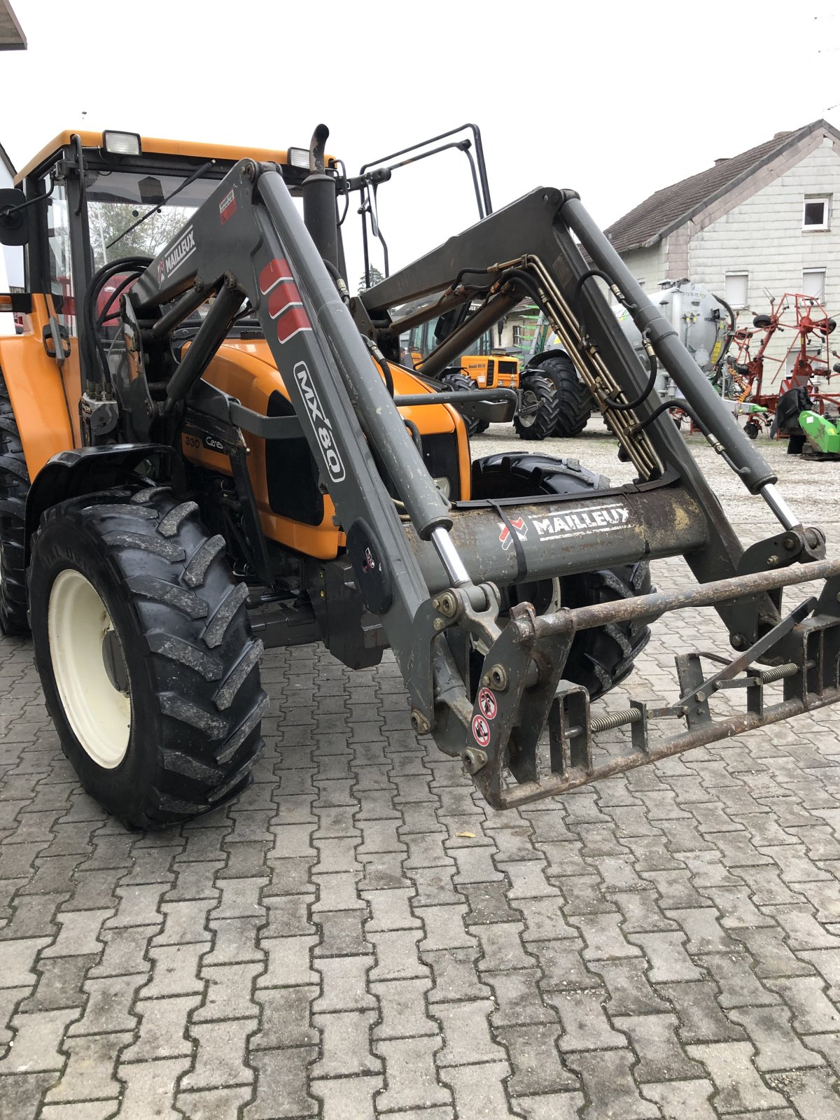 Traktor van het type Renault Ceres 330, Gebrauchtmaschine in Bodenkirchen (Foto 13)