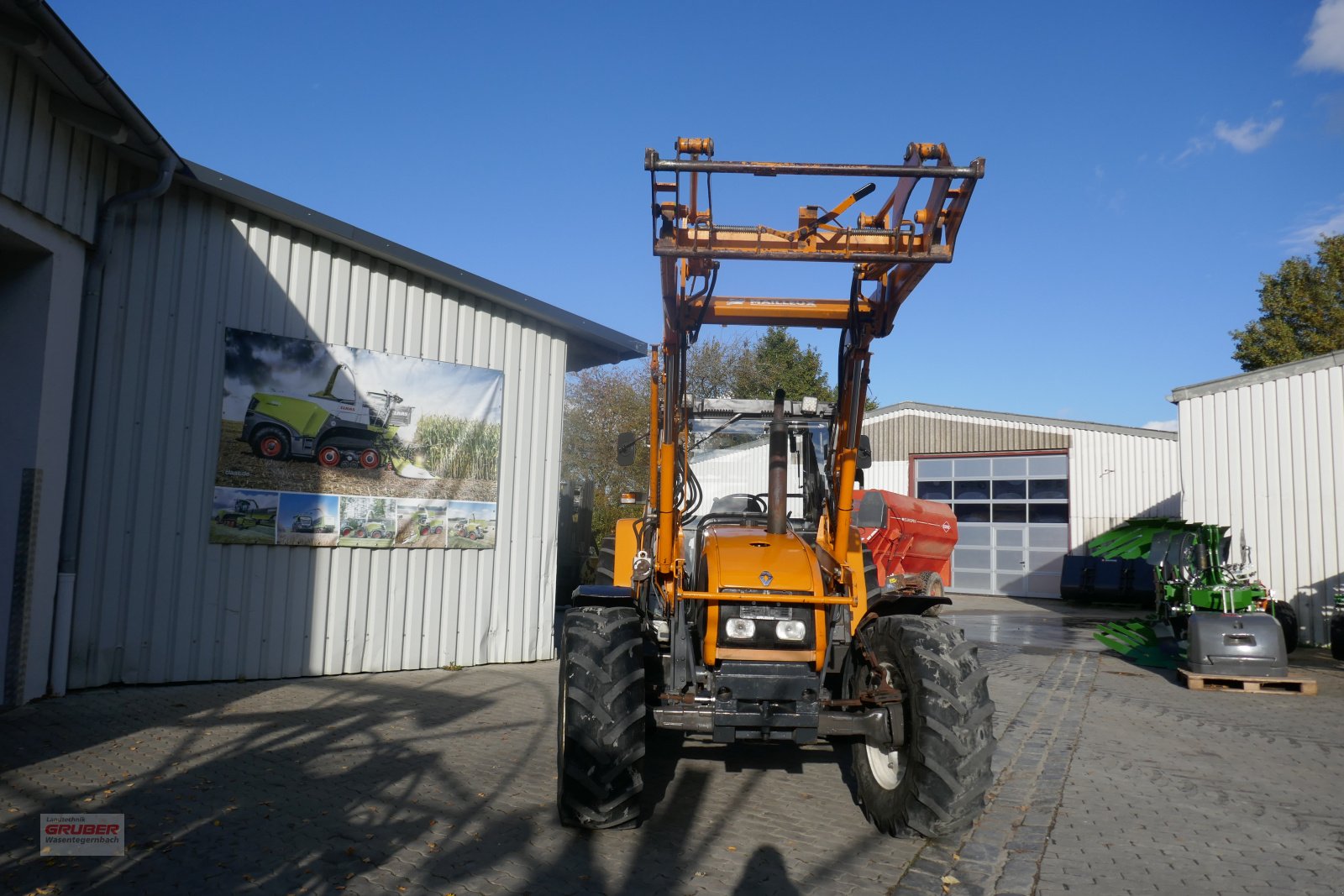 Traktor van het type Renault Ceres 85 + FL MX 4070, Gebrauchtmaschine in Dorfen (Foto 3)