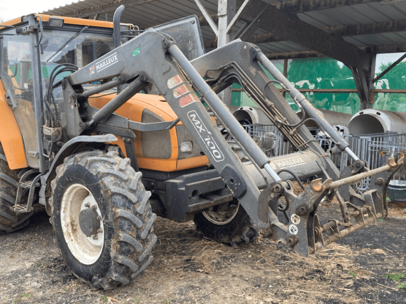 Traktor des Typs Renault CERES, Gebrauchtmaschine in TREMEUR