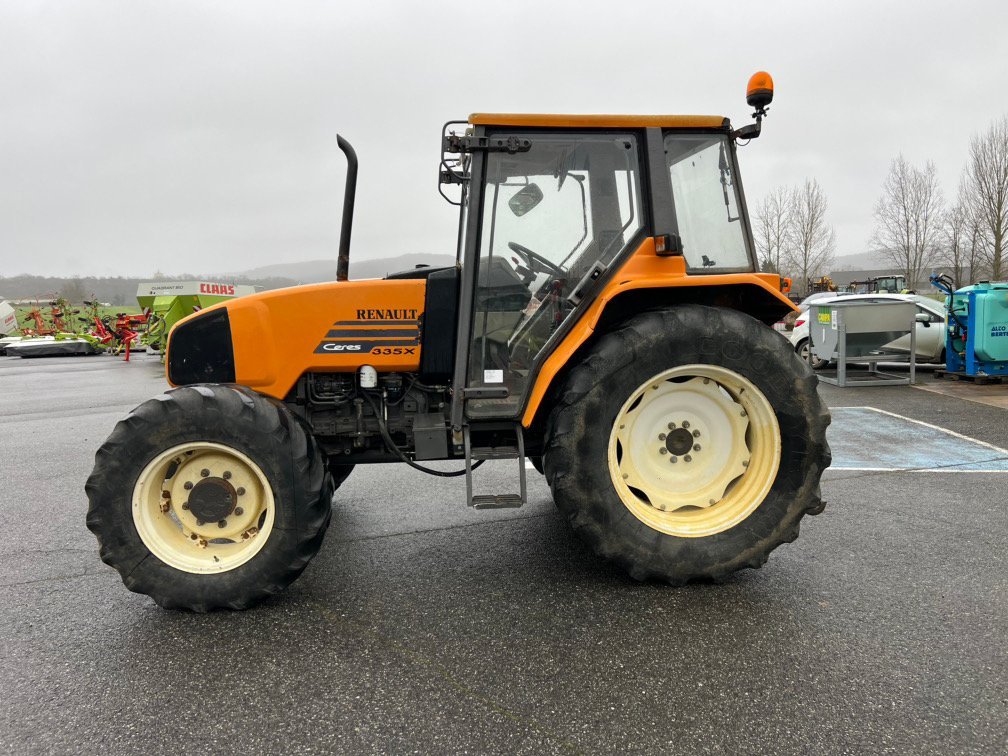 Traktor Türe ait Renault CERES335X, Gebrauchtmaschine içinde SAINT GAUDENS (resim 3)