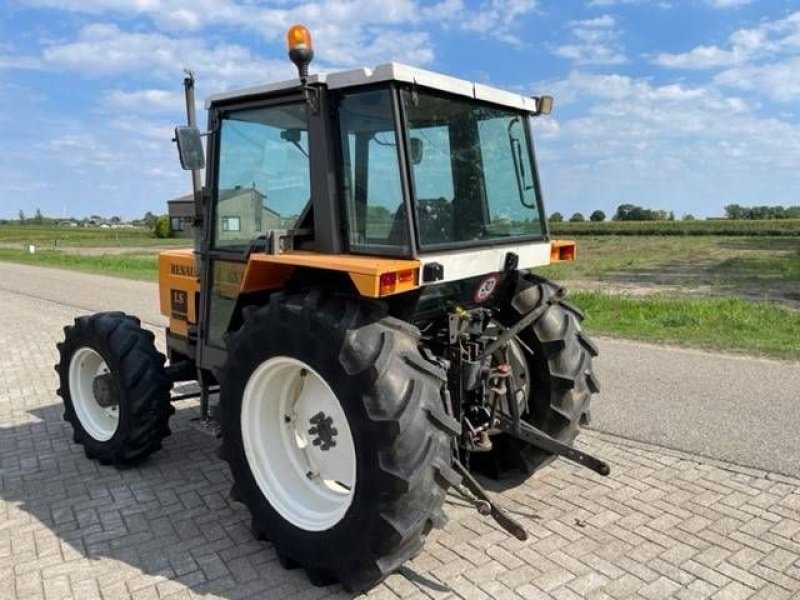 Traktor des Typs Renault R 65 14 LS, Gebrauchtmaschine in Roosendaal (Bild 4)