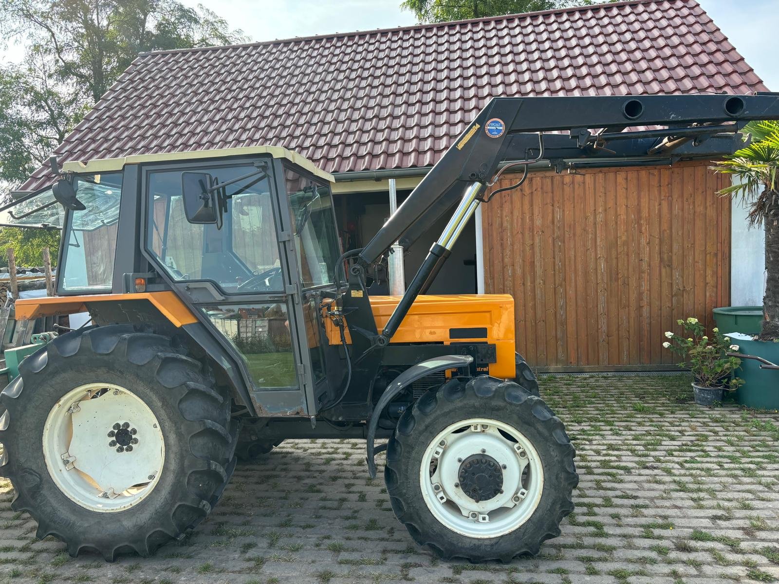 Traktor des Typs Renault R3122-A-S, Gebrauchtmaschine in Hagenbüchach (Bild 1)