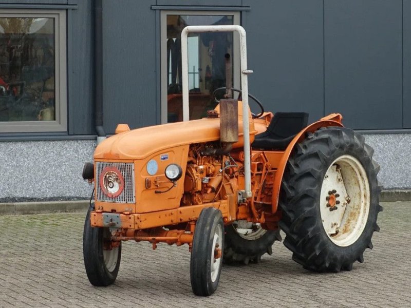 Traktor of the type Renault Super 7 2wd / Smalspoor / Margetrekker, Gebrauchtmaschine in Swifterband