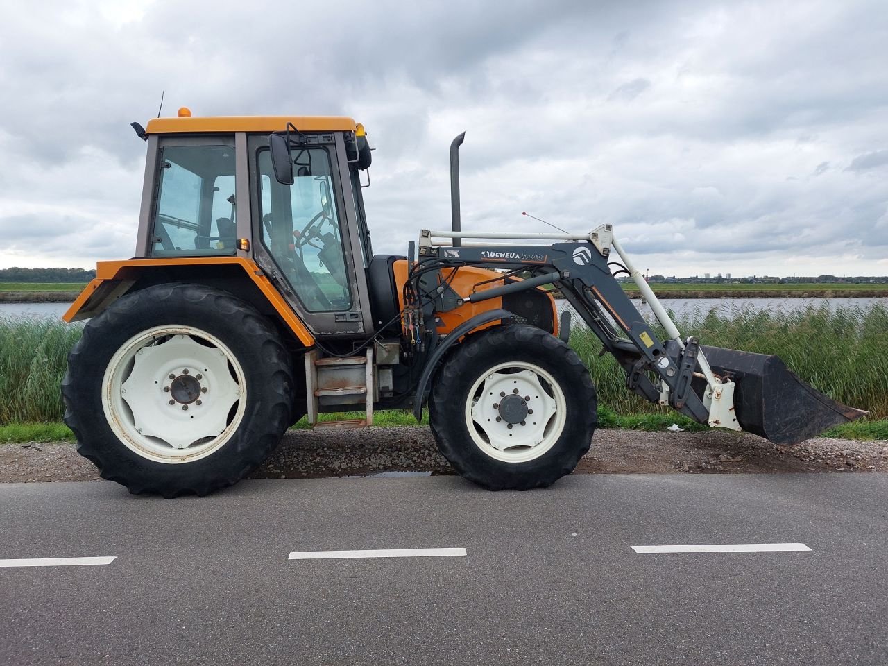 Traktor du type Renault Temis 550x, Gebrauchtmaschine en Ouderkerk aan den IJssel (Photo 2)