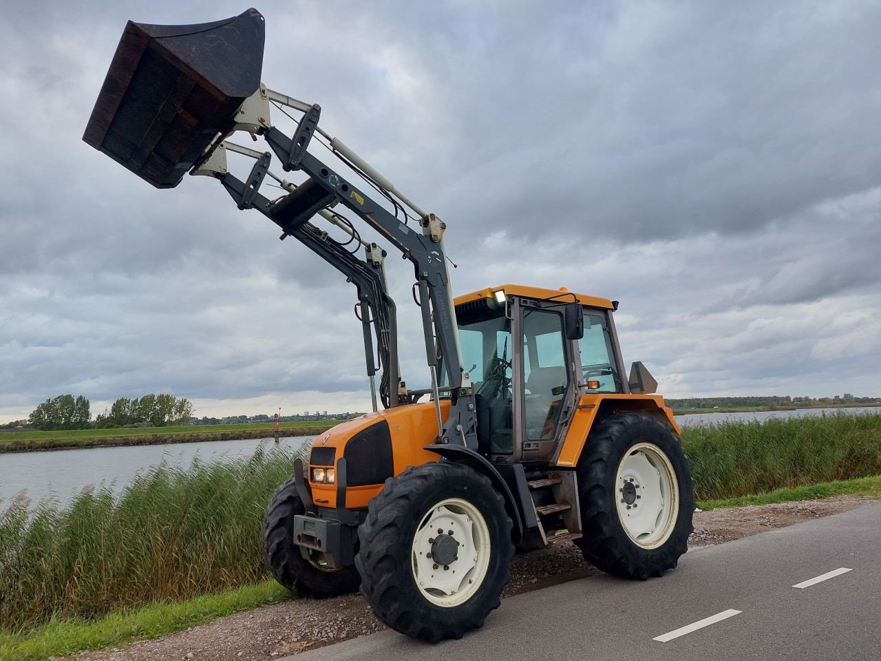 Traktor van het type Renault Temis 550x, Gebrauchtmaschine in Ouderkerk aan den IJssel (Foto 1)