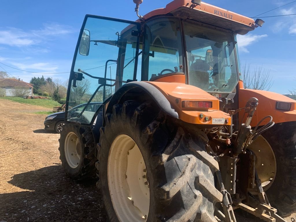 Traktor of the type Renault Tracteur agricole ARES 696 RZ Renault, Gebrauchtmaschine in L'Isle-en-Dodon (Picture 4)