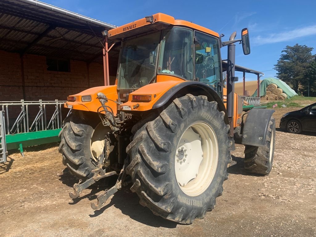 Traktor of the type Renault Tracteur agricole ARES 696 RZ Renault, Gebrauchtmaschine in L'Isle-en-Dodon (Picture 3)