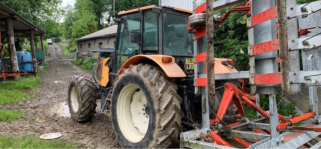 Traktor типа Renault Tracteur agricole CELTIS 446 RC Renault, Gebrauchtmaschine в SAINT GAUDENS (Фотография 3)