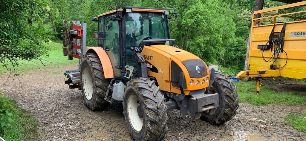 Traktor от тип Renault Tracteur agricole CELTIS 446 RC Renault, Gebrauchtmaschine в SAINT GAUDENS (Снимка 1)