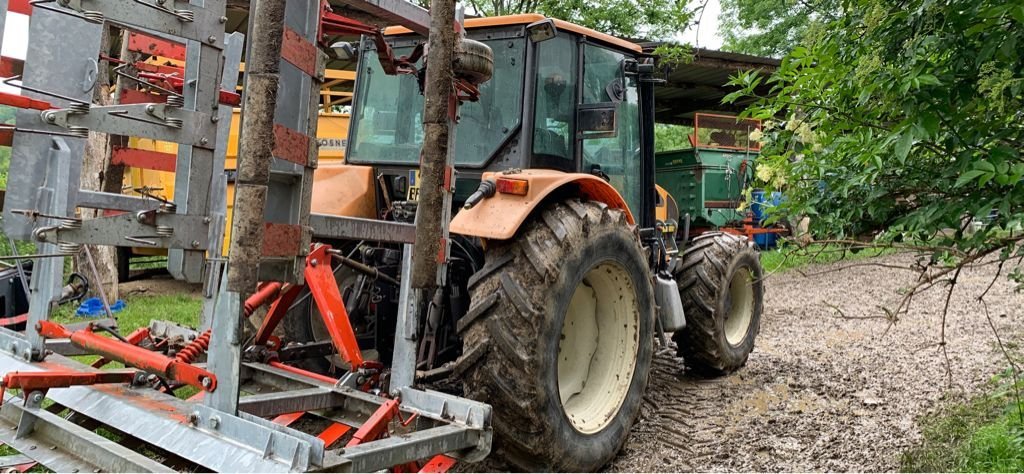 Traktor tip Renault Tracteur agricole CELTIS 446 RC Renault, Gebrauchtmaschine in SAINT GAUDENS (Poză 4)