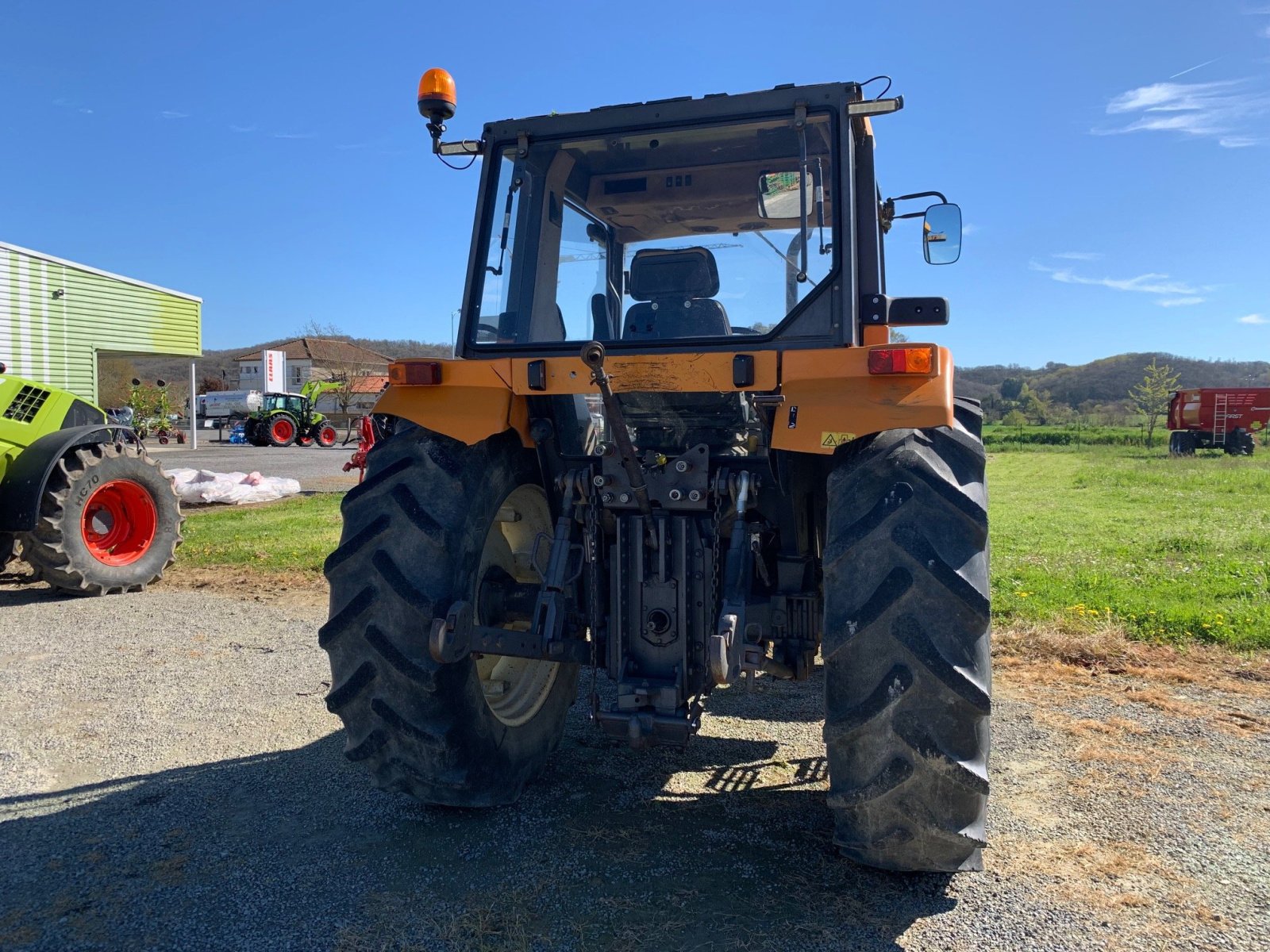 Traktor του τύπου Renault Tracteur agricole CERES335X Renault, Gebrauchtmaschine σε SAINT GAUDENS (Φωτογραφία 4)