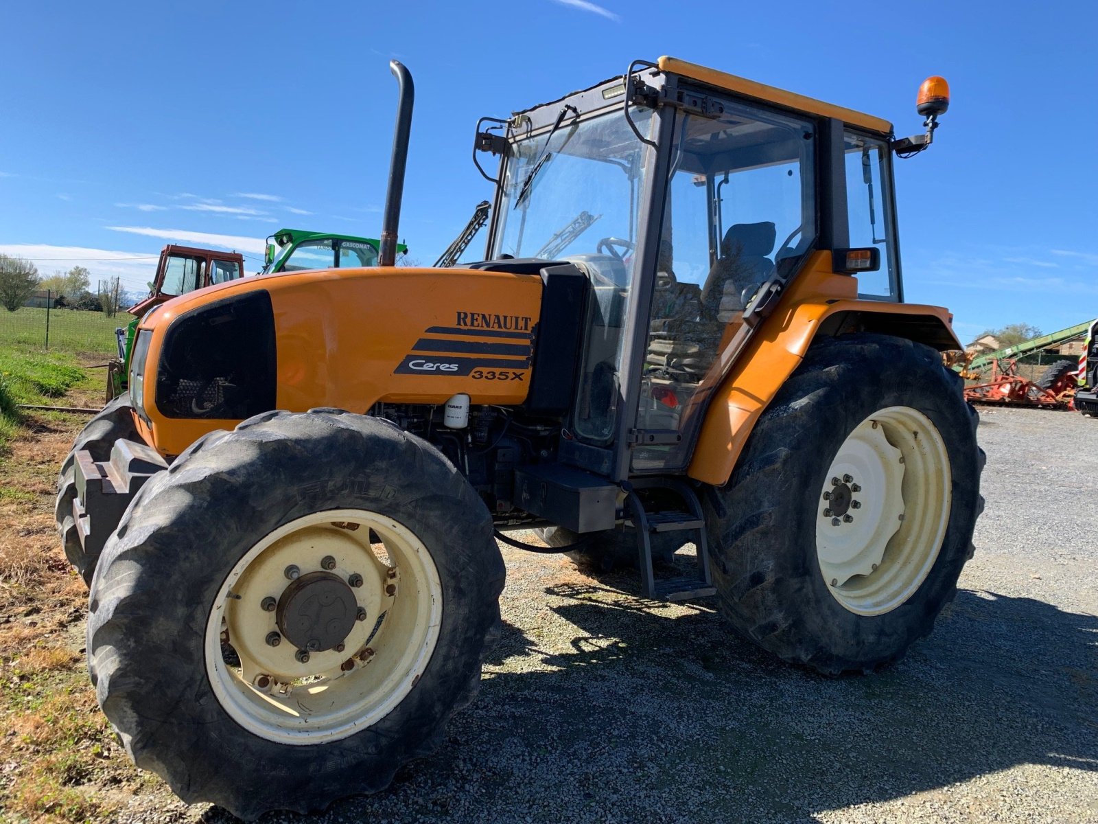 Traktor del tipo Renault Tracteur agricole CERES335X Renault, Gebrauchtmaschine en SAINT GAUDENS (Imagen 1)