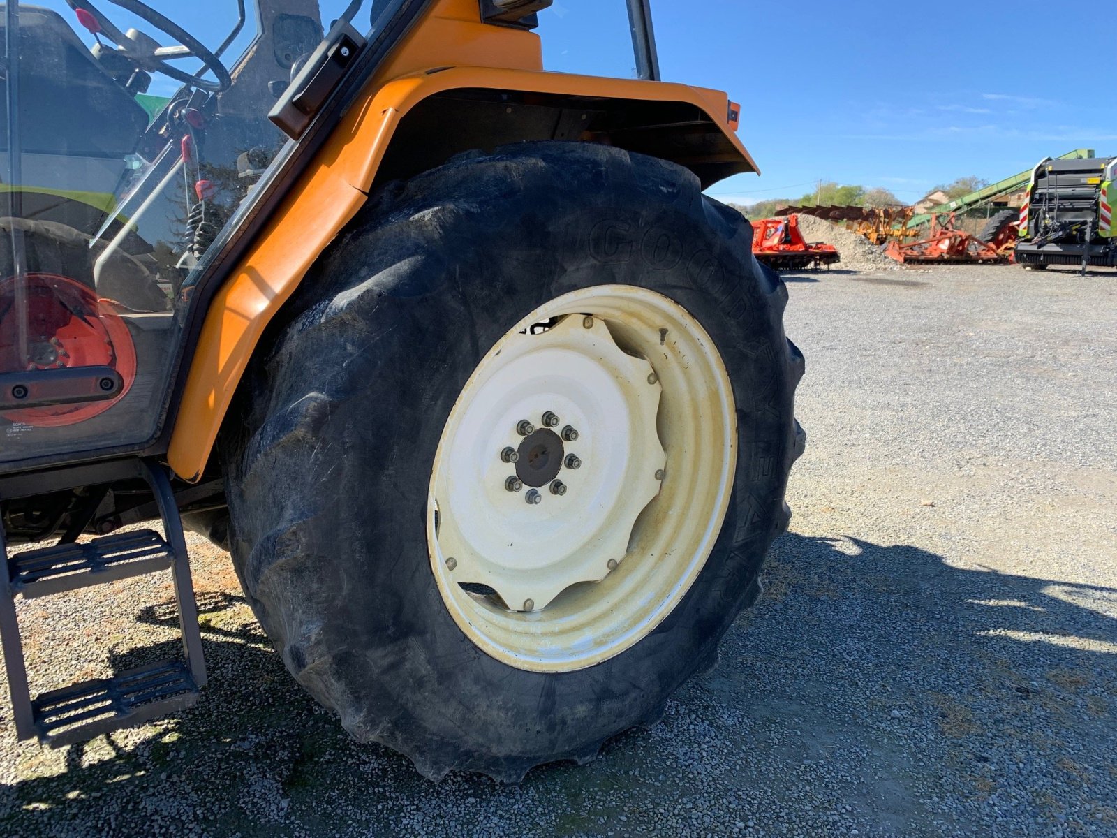 Traktor Türe ait Renault Tracteur agricole CERES335X Renault, Gebrauchtmaschine içinde SAINT GAUDENS (resim 7)