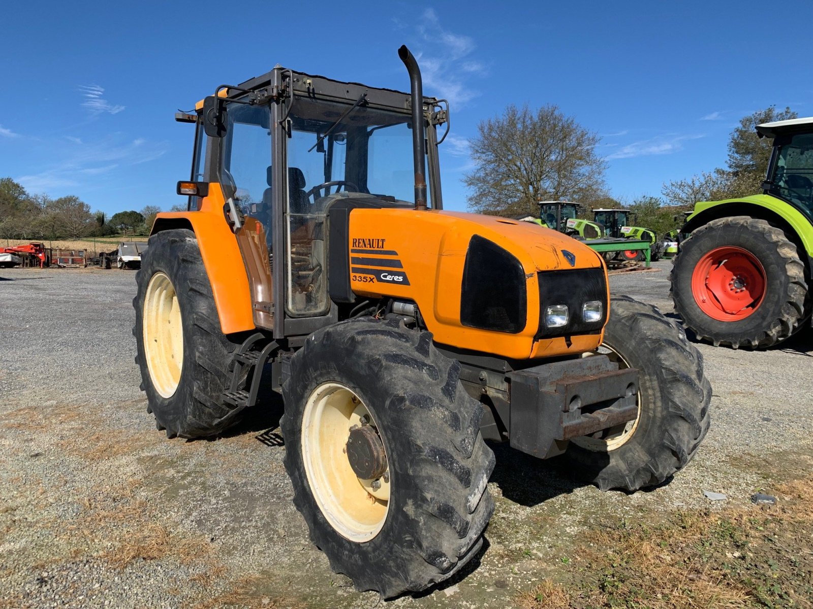 Traktor typu Renault Tracteur agricole CERES335X Renault, Gebrauchtmaschine v SAINT GAUDENS (Obrázok 3)