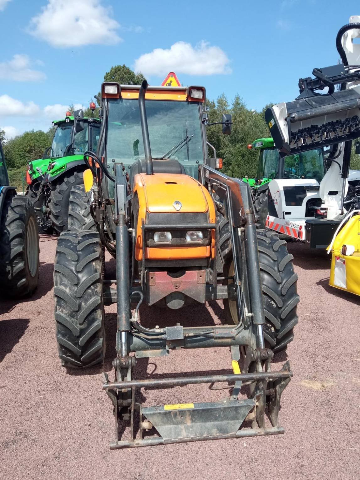 Traktor of the type Renault Tracteur agricole ERGOS90 Renault, Gebrauchtmaschine in LA SOUTERRAINE (Picture 1)