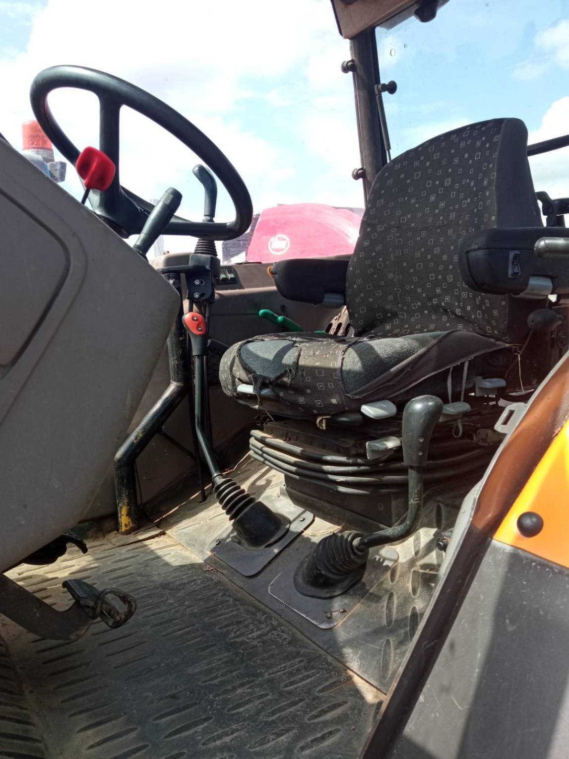 Traktor of the type Renault Tracteur agricole ERGOS90 Renault, Gebrauchtmaschine in LA SOUTERRAINE (Picture 5)