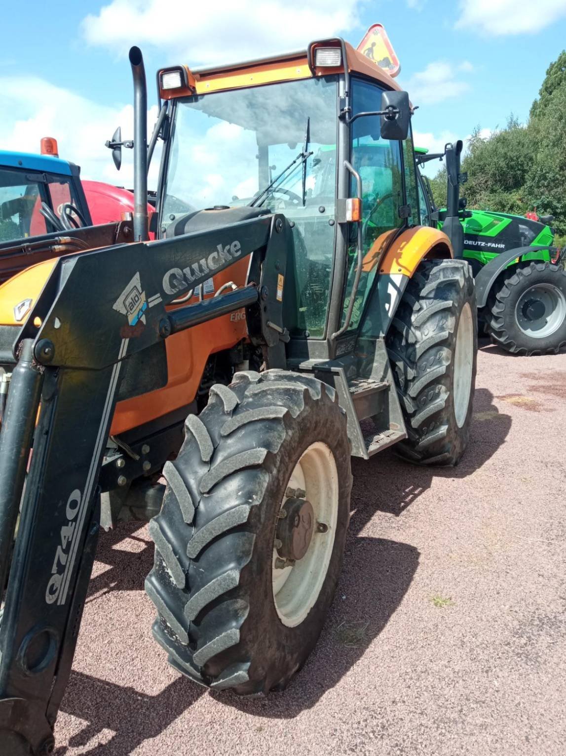 Traktor Türe ait Renault Tracteur agricole ERGOS90 Renault, Gebrauchtmaschine içinde LA SOUTERRAINE (resim 5)