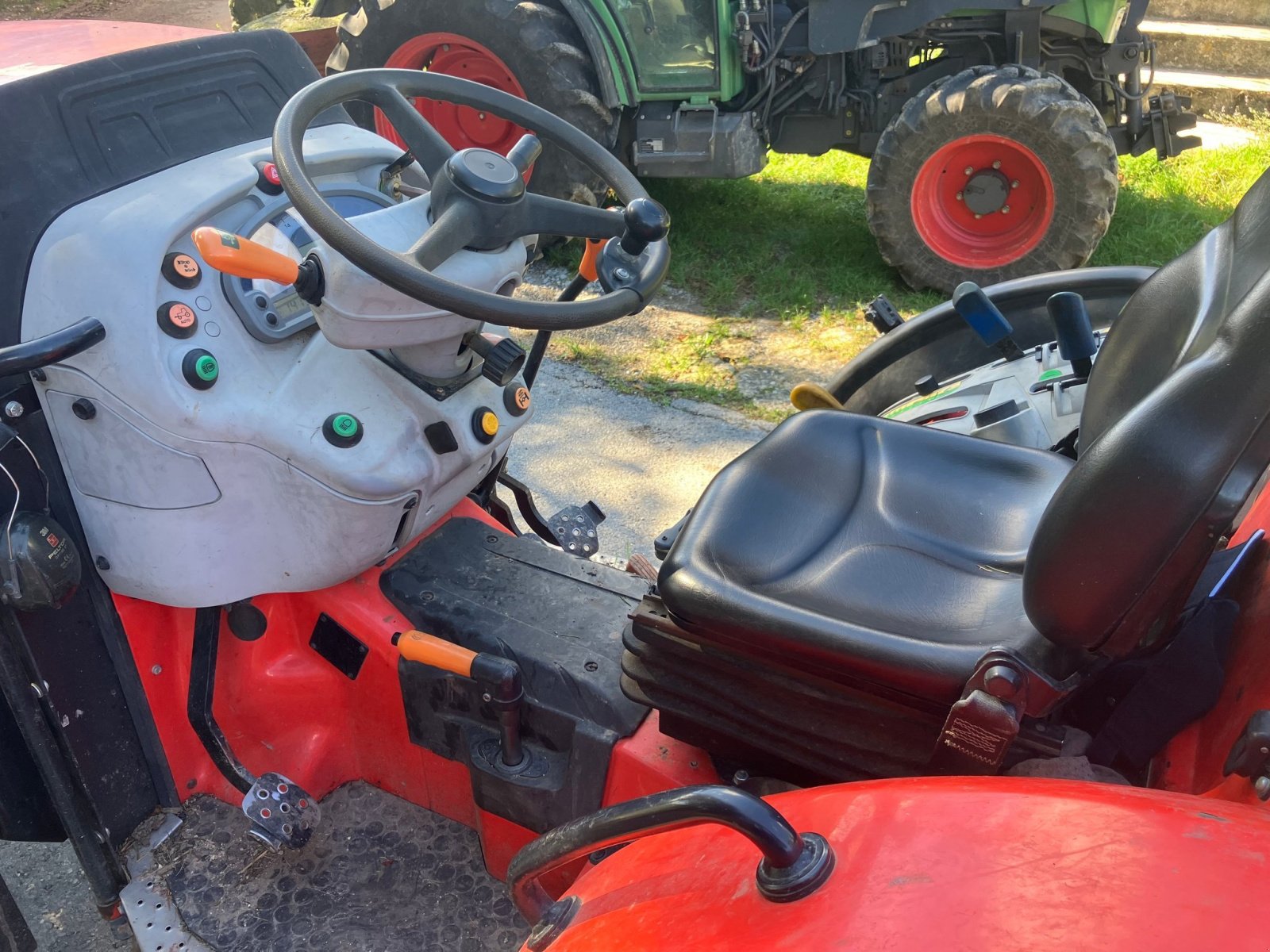 Traktor of the type Same Tracteur agricole FRUTTETO Same, Gebrauchtmaschine in ROYNAC (Picture 10)