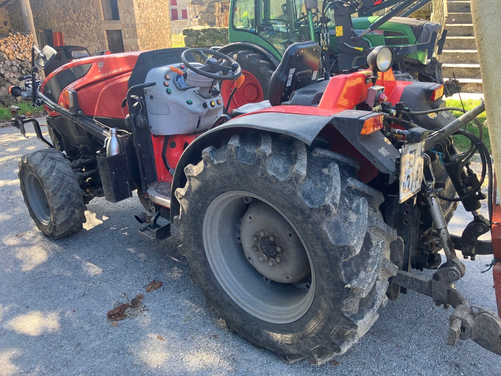 Traktor of the type Same Tracteur agricole FRUTTETO Same, Gebrauchtmaschine in ROYNAC (Picture 5)