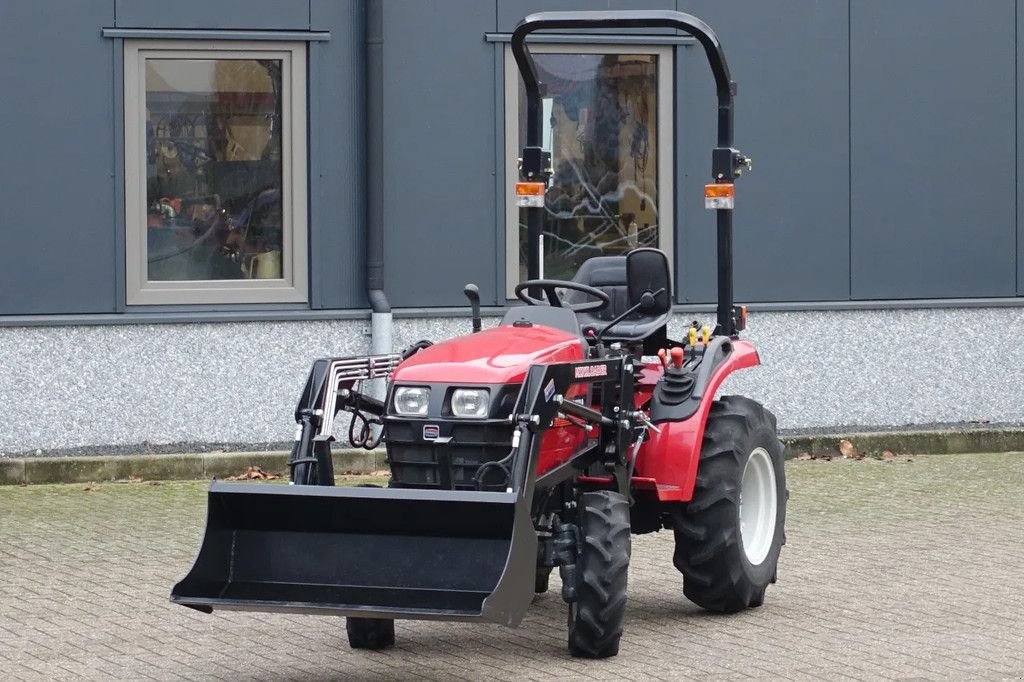 Traktor от тип Shibaura ST318 4wd / 0611 Draaiuren / Voorlader, Gebrauchtmaschine в Swifterband (Снимка 1)