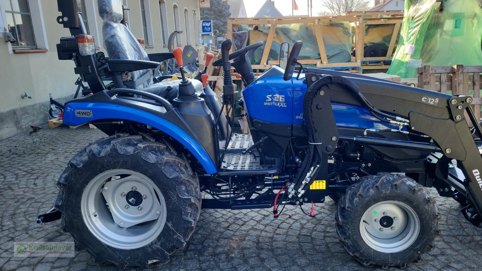 Traktor of the type Solis 26 9+9 + Alö Quicke C12s Frontlader + MPC-140 Klappschaufel + Straßenzulassung, Neumaschine in Feuchtwangen (Picture 5)