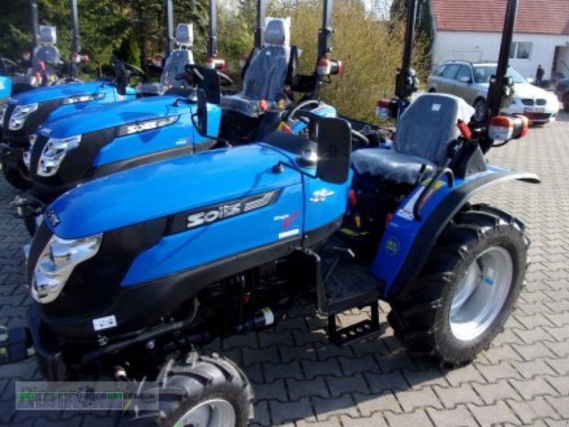 Traktor of the type Solis 26 9+9 auch mit Industrielader, oder auch mit Winterzusatzgeräten, Neumaschine in Buchdorf