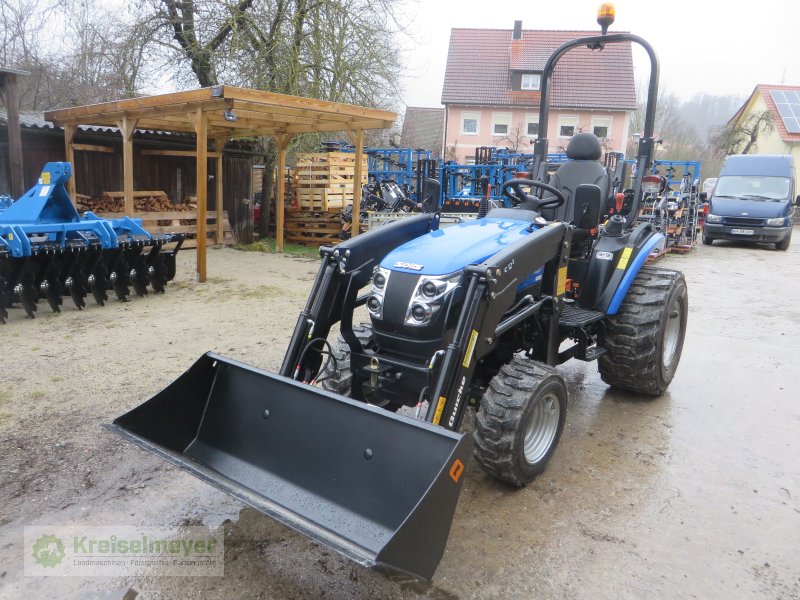 Traktor van het type Solis 26 9+9 mit Alö Quicke C12s Frontlader + Schaufel + Straßenzulassung, Neumaschine in Feuchtwangen (Foto 1)