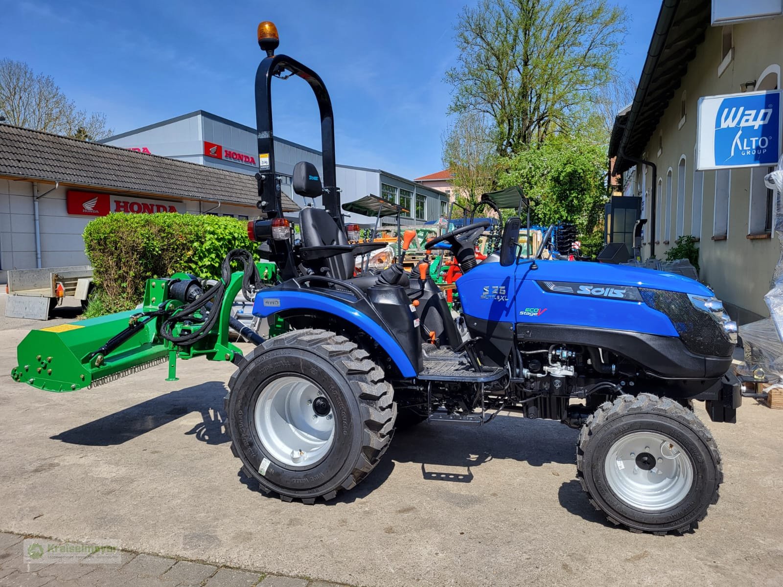 Traktor del tipo Solis 26 9+9 mit Ausliegemulcher 125cm + Industriereifen + Straßenzulassung NEU Allrad, Neumaschine en Feuchtwangen (Imagen 1)