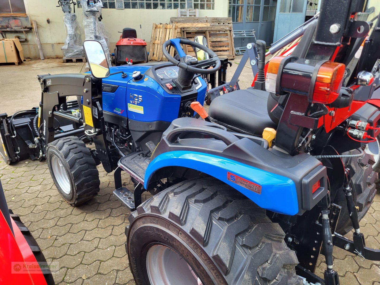 Traktor van het type Solis 26 HST + Alö C12s Frontlader + MPC-140 Greifschaufel + StVZO Vorführer GARANTIE, Gebrauchtmaschine in Feuchtwangen (Foto 5)