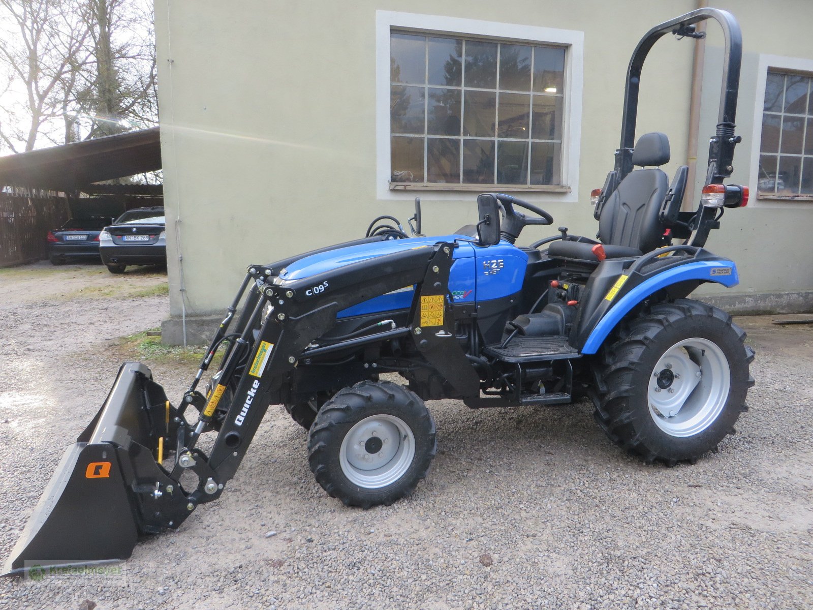 Traktor des Typs Solis 26 HST + Alö C12s Frontlader + Schaufel + Straßenzulassung, Neumaschine in Feuchtwangen (Bild 2)