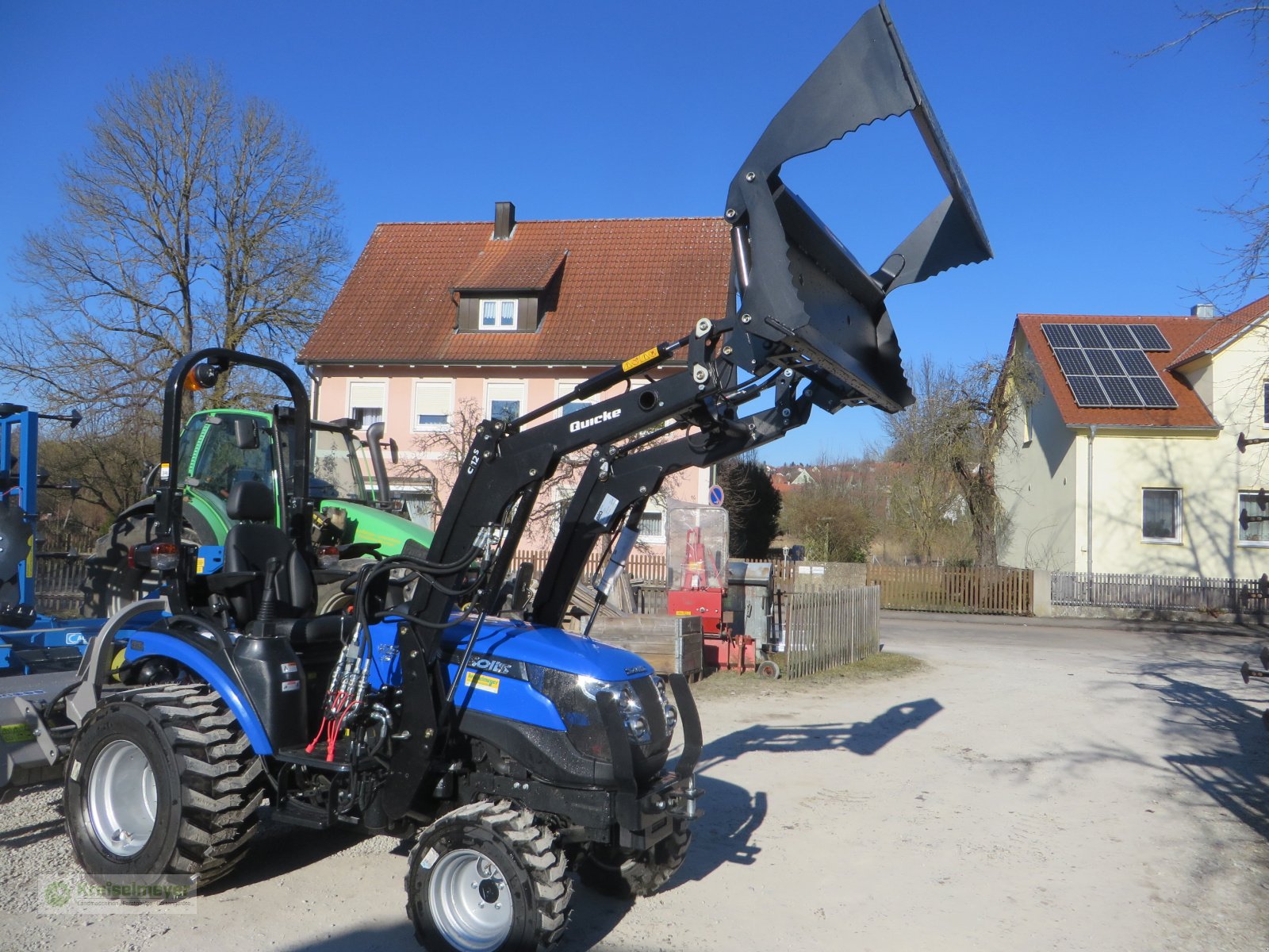 Traktor del tipo Solis 26 HST + Alö Quicke Frontlader + Greifschaufel + Straßenzulassung, Neumaschine In Feuchtwangen (Immagine 1)