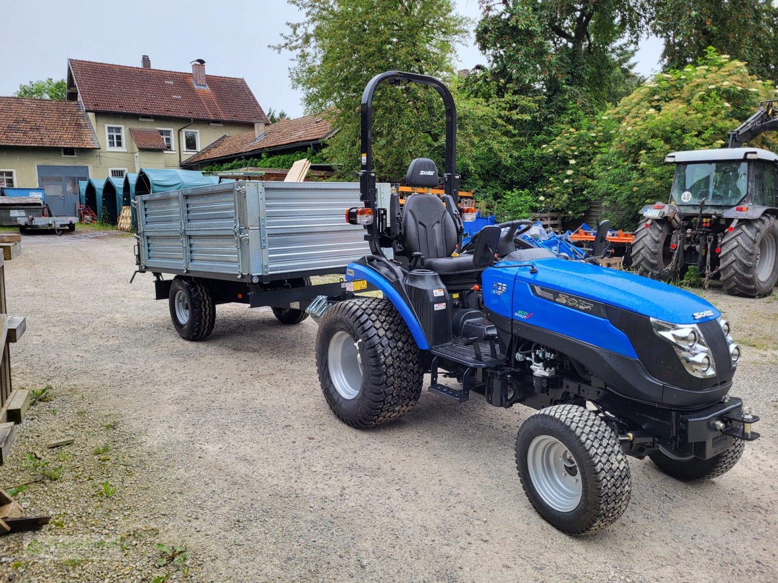 Traktor of the type Solis 26 HST + Bernardi E25 Kipper Kombipaket neu, Neumaschine in Feuchtwangen (Picture 2)