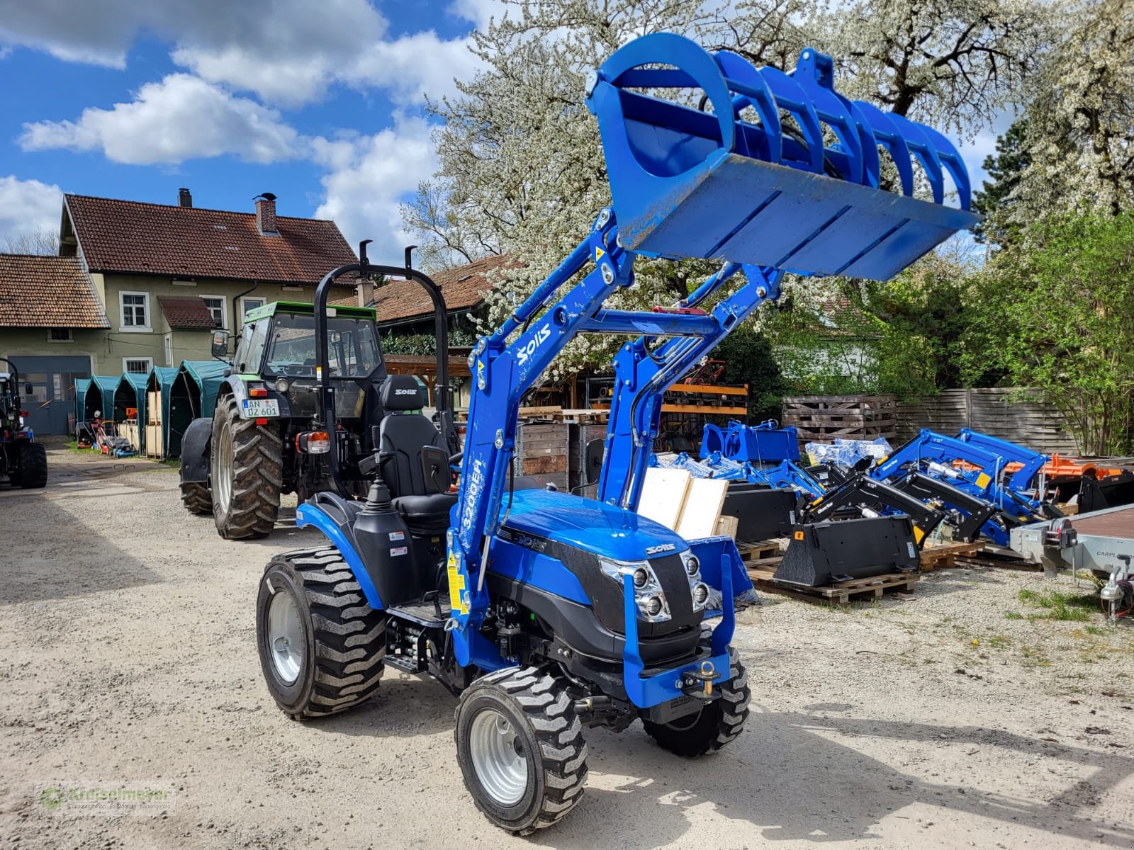 Traktor van het type Solis 26 HST + Frontlader 3200EH + Greifschaufel inkl. Zulassung neu, Neumaschine in Feuchtwangen (Foto 2)