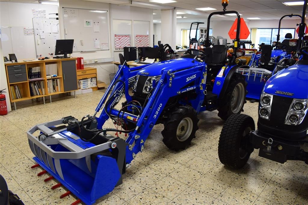 Traktor van het type Solis 26 Manuelt gear, traktor dæk, frontlæsser, siloklo, std.skovl, Gebrauchtmaschine in Fredensborg (Foto 1)