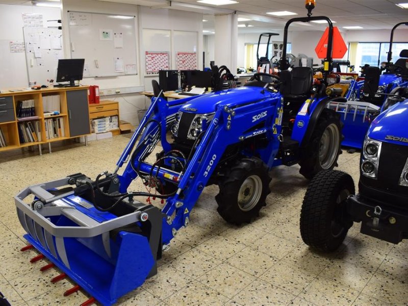 Traktor du type Solis 26 Manuelt gear, traktor dæk, frontlæsser, siloklo, std.skovl, Gebrauchtmaschine en Fredensborg (Photo 1)