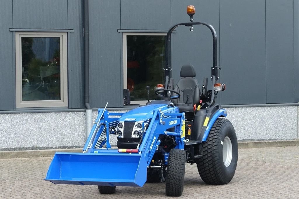 Traktor tipa Solis 26H 4wd HST / 0001 Draaiuren / Voorlader, Gebrauchtmaschine u Swifterband (Slika 1)