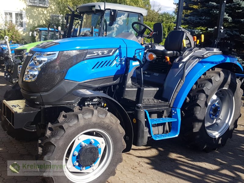 Traktor of the type Solis 50 Stage V Aktion neu + AS-Radial Reifen + Zugmaul + Zulassungspapiere, Neumaschine in Feuchtwangen (Picture 1)