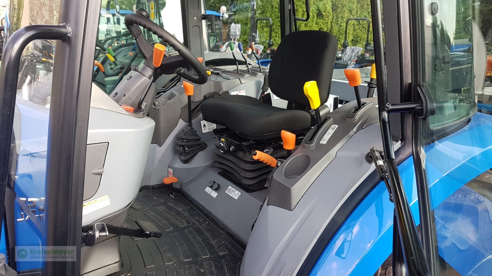 Traktor tip Solis 50 Stage V Kabine + 3 DW + Auto. Zugmaul + Radial-Reifen + Zulassungspapiere, Neumaschine in Feuchtwangen (Poză 4)