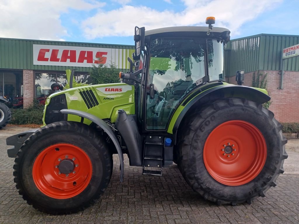 Traktor του τύπου Sonstige Claas CLAASARION440, Neumaschine σε Hasselt (Φωτογραφία 2)