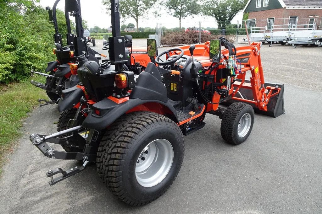 Traktor des Typs Sonstige Compact trekker met voorlader 6028M, Neumaschine in Losdorp (Bild 3)