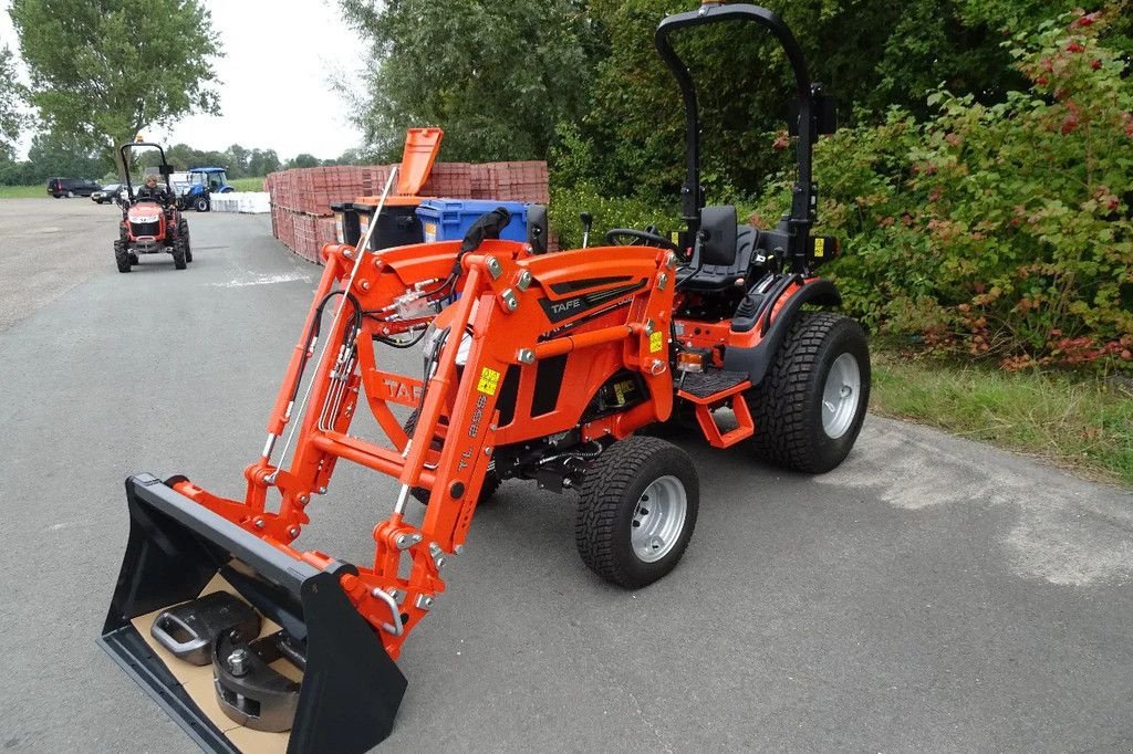 Traktor tipa Sonstige Compact trekker met voorlader 6028M, Neumaschine u Losdorp (Slika 2)