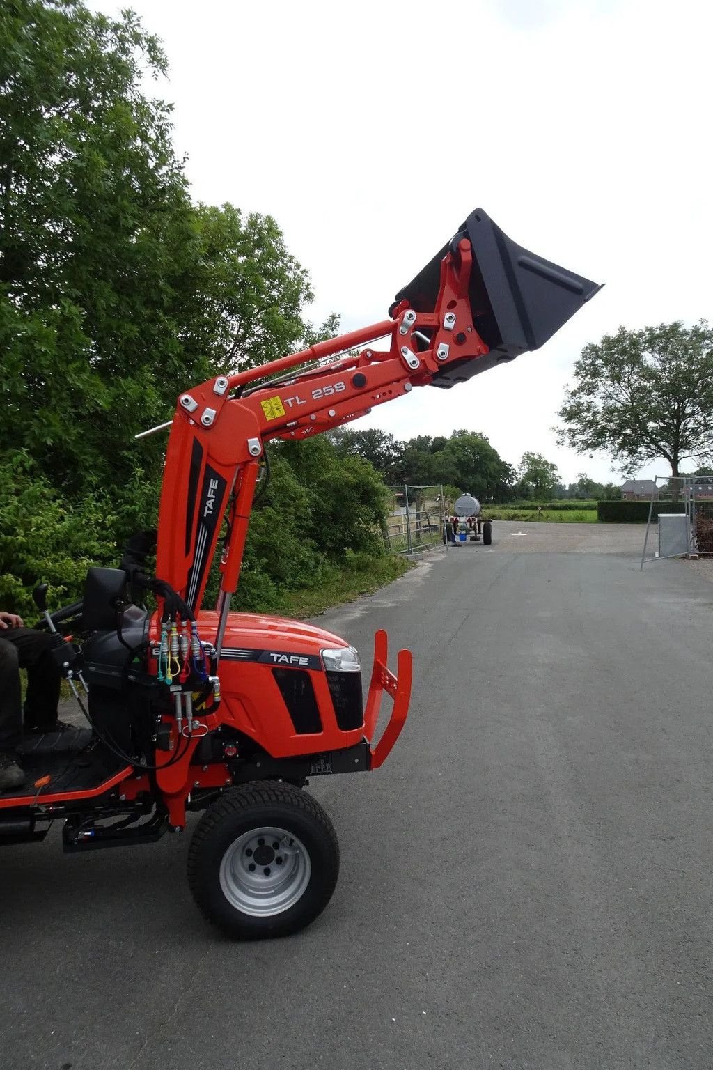 Traktor typu Sonstige Compact trekker met voorlader 6028M, Neumaschine v Losdorp (Obrázek 7)