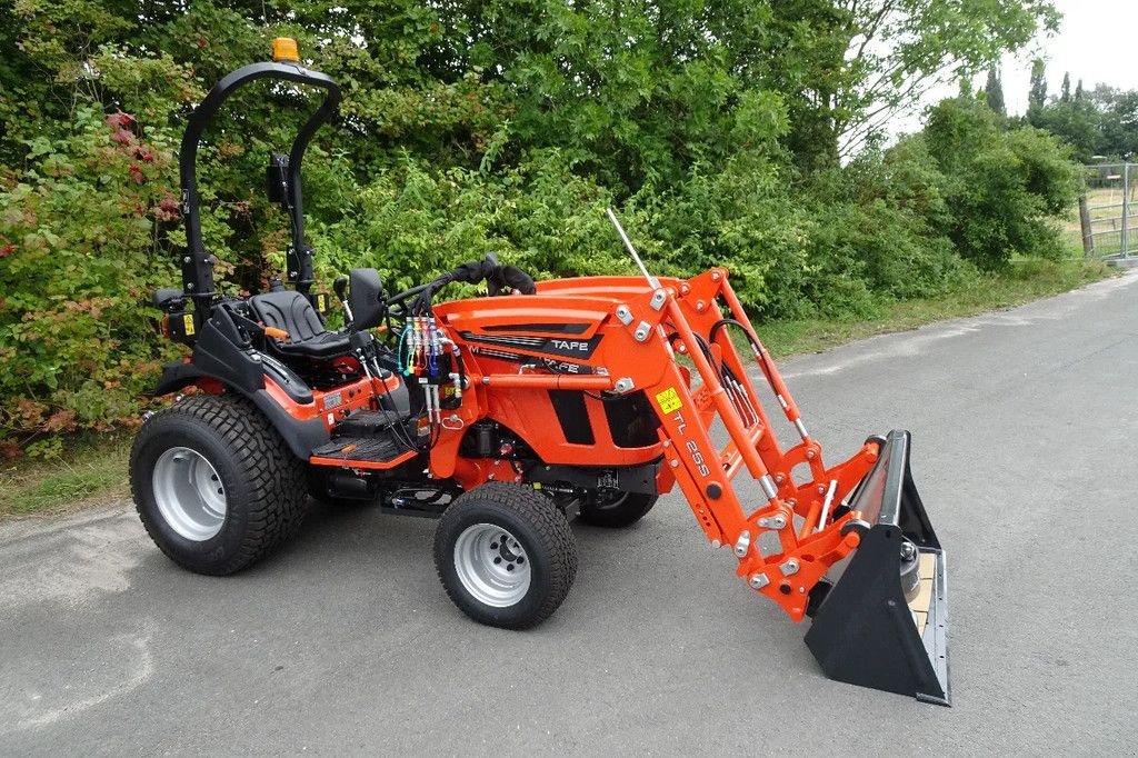 Traktor typu Sonstige Compact trekker met voorlader 6028M, Neumaschine w Losdorp (Zdjęcie 1)