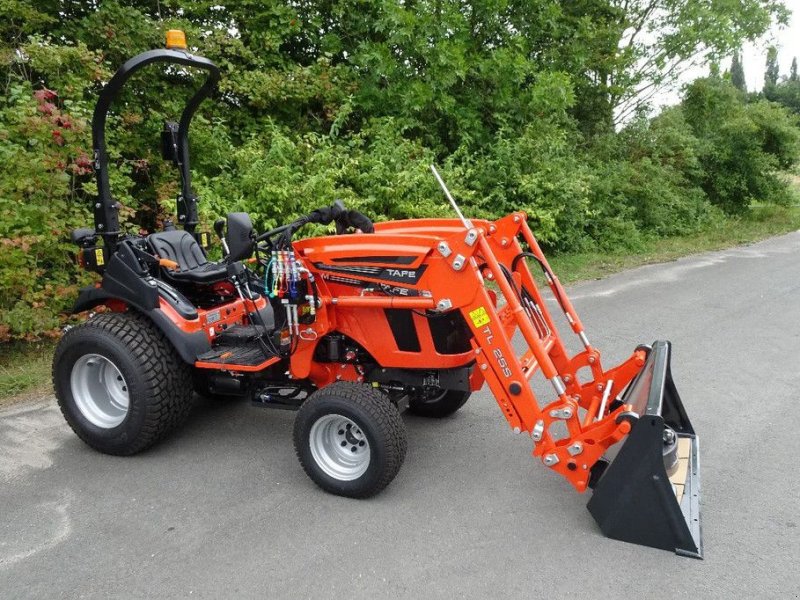 Traktor of the type Sonstige Compact trekker met voorlader 6028M, Neumaschine in Losdorp