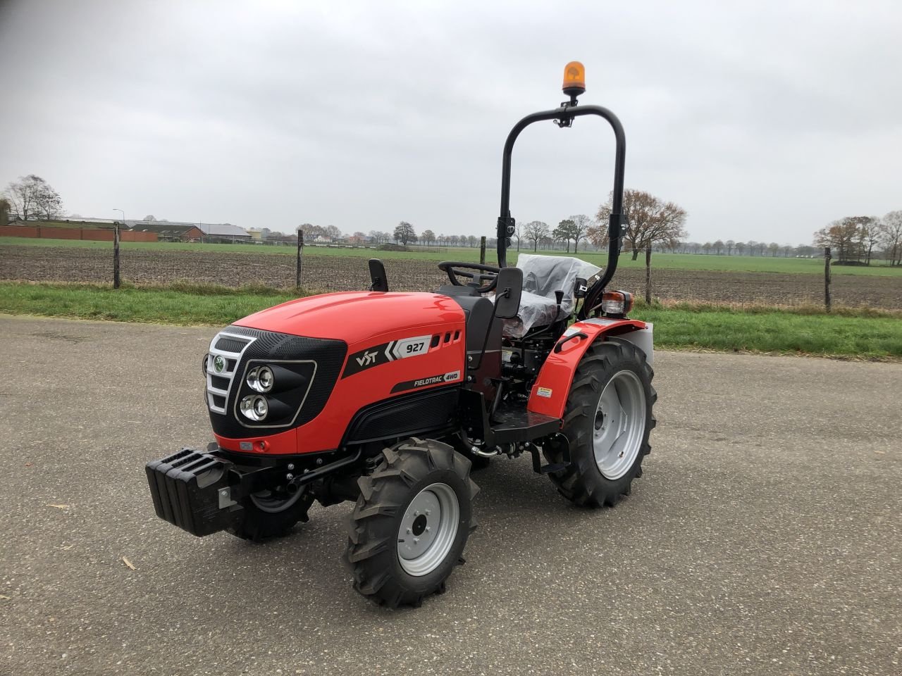 Traktor of the type Sonstige FIELDTRAC 927, Neumaschine in Baarle Nassau (Picture 1)