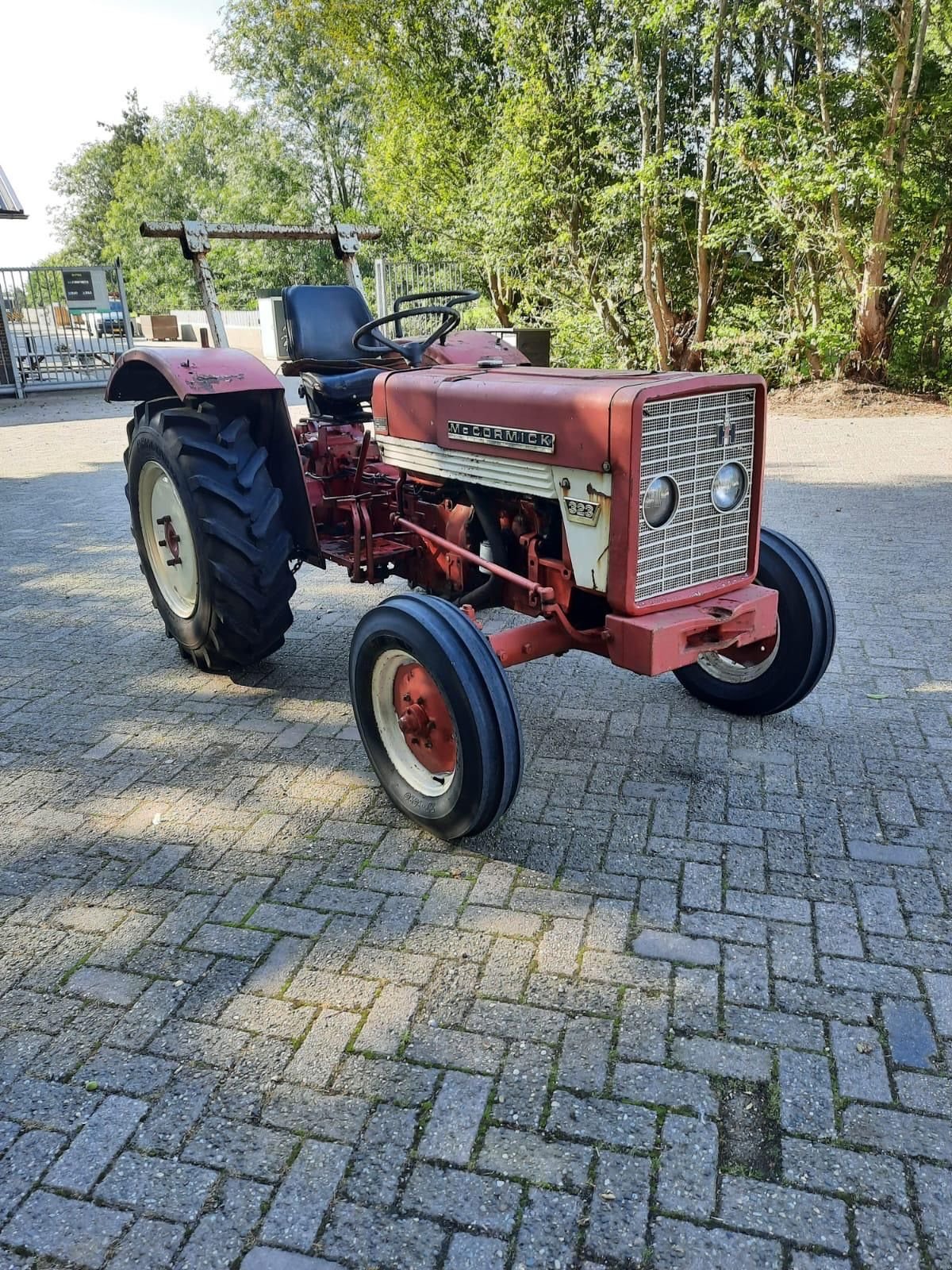 Traktor typu Sonstige International 323, Gebrauchtmaschine w Ederveen (Zdjęcie 1)