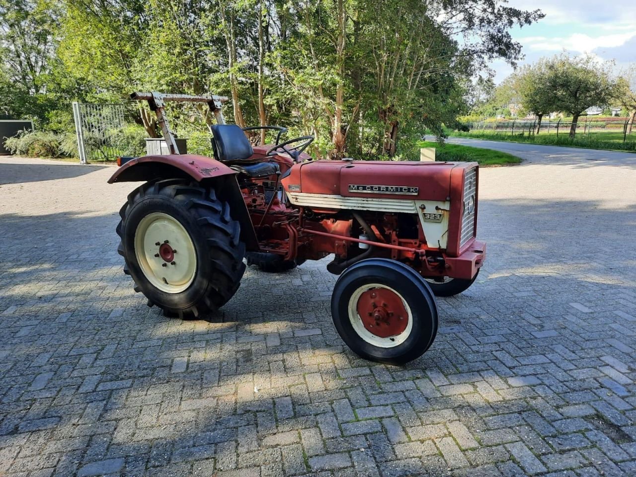 Traktor typu Sonstige International 323, Gebrauchtmaschine w Ederveen (Zdjęcie 4)